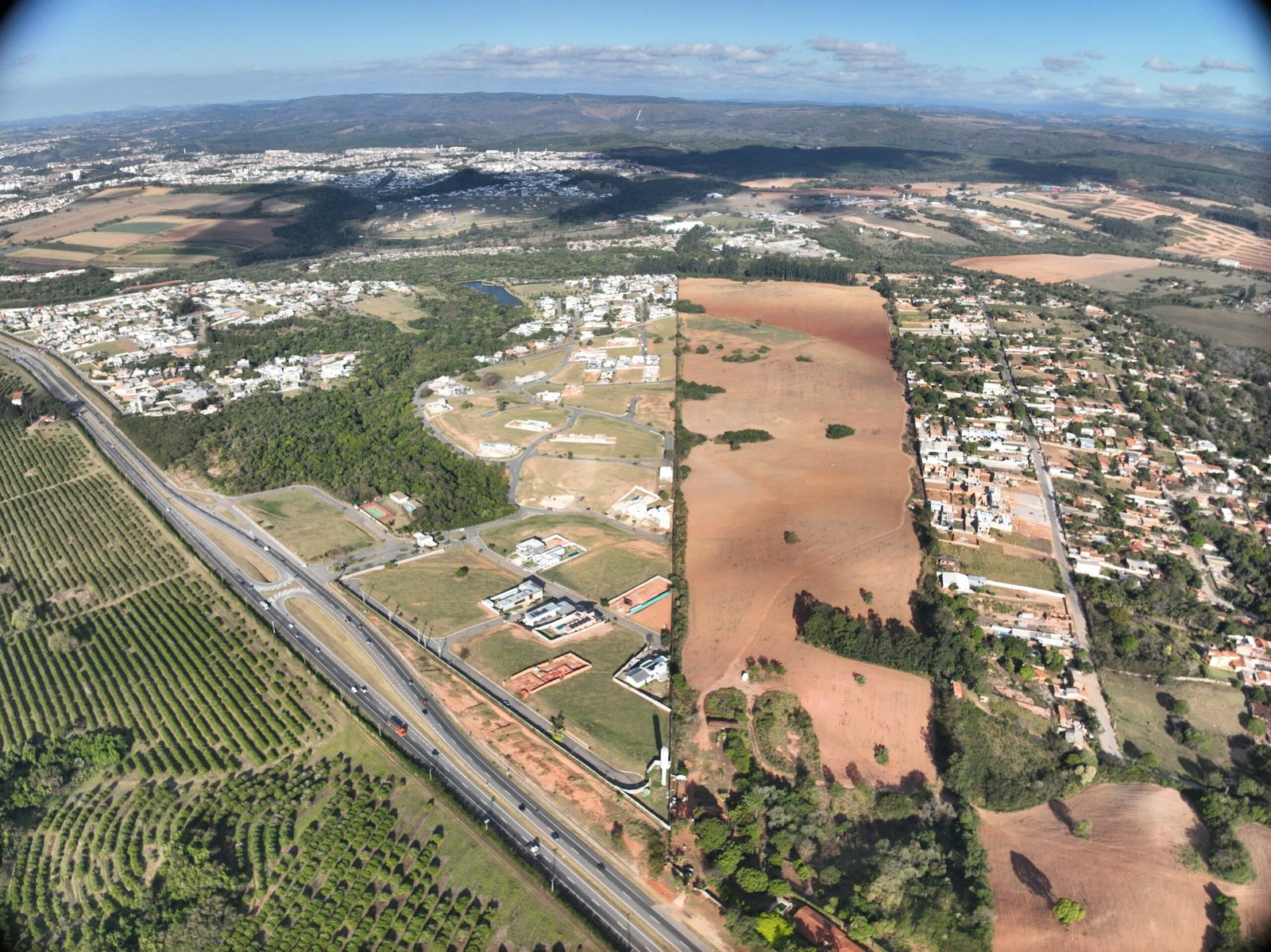 Vista aérea de terreno do acervo Carrera utilizada em levantamento para divisão de área