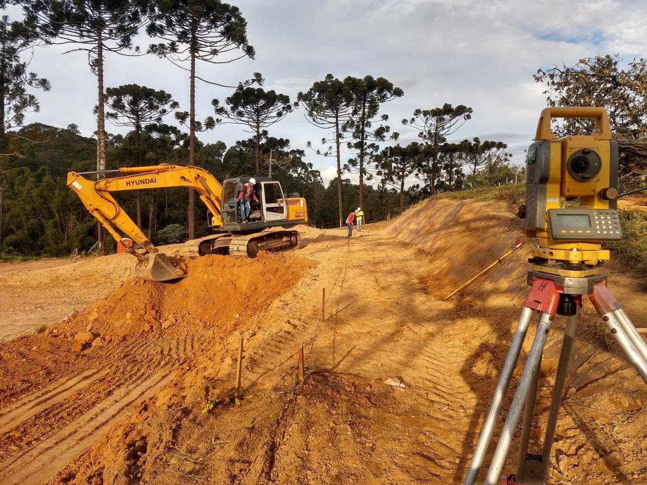 Serviço de topografia em ambiente de obra